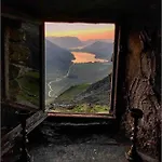 Teapot In Ennerdale - Hot Tub Pizza Oven Log Burner