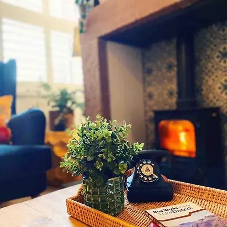 Teapot In Ennerdale - Hot Tub Pizza Oven Log Burner *