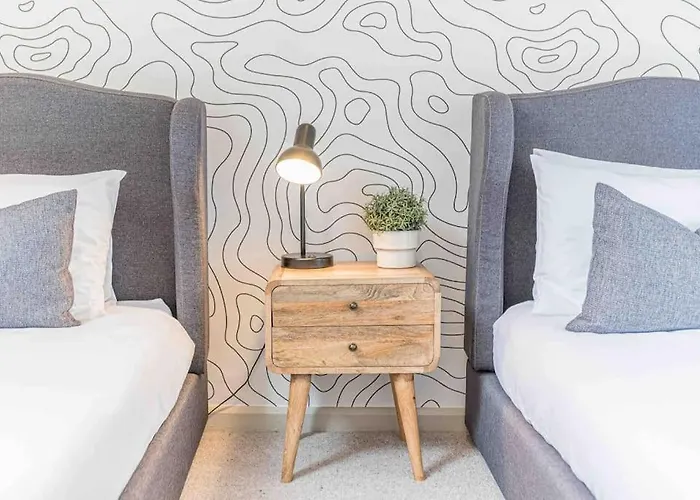 Teapot In Ennerdale - Hot Tub Pizza Oven Log Burner