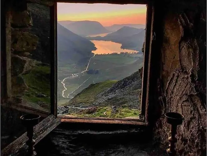 Teapot In Ennerdale - Hot Tub Pizza Oven Log Burner