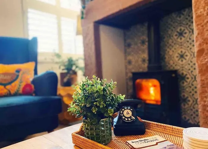 Teapot In Ennerdale - Hot Tub Pizza Oven Log Burner *