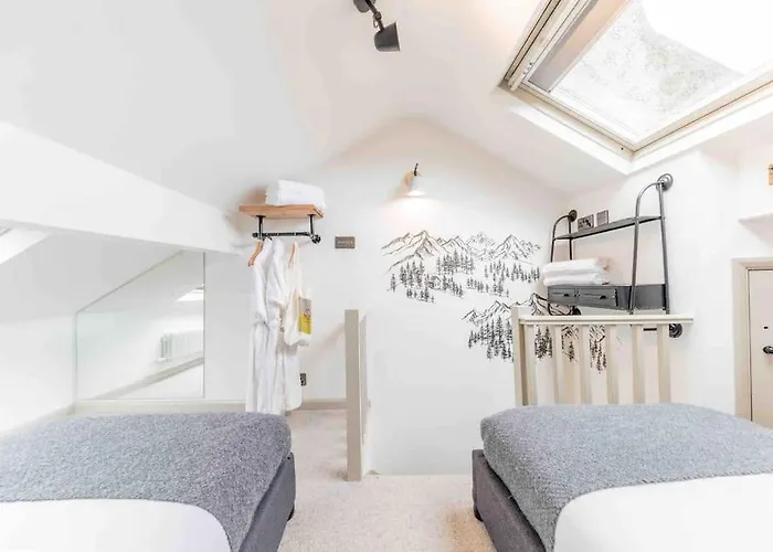 Teapot In Ennerdale - Hot Tub Pizza Oven Log Burner * Cleator