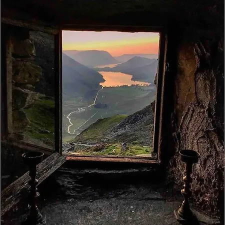 Teapot In Ennerdale - Hot Tub Pizza Oven Log Burner